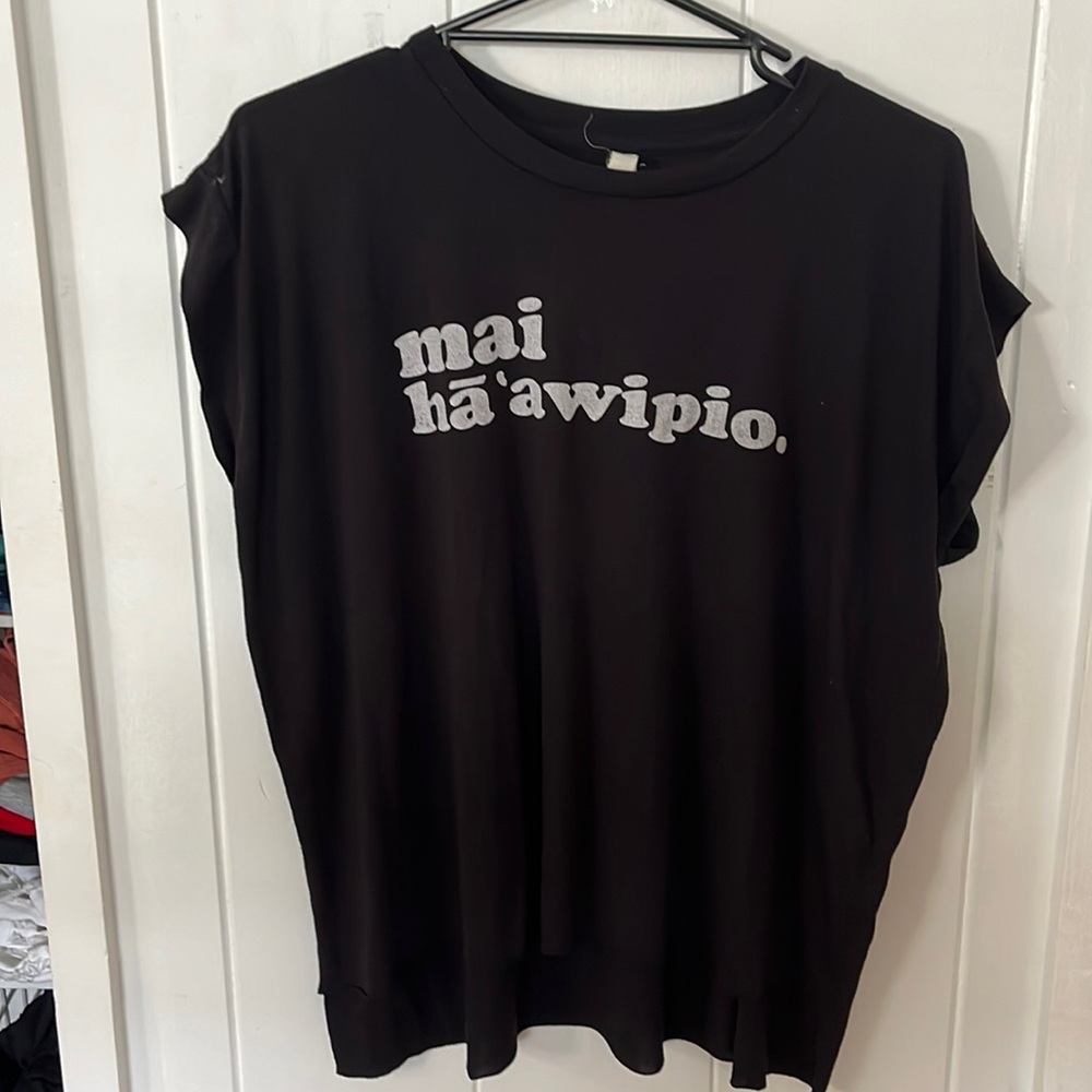 Sticks + Pōhaku cute black tshirt
